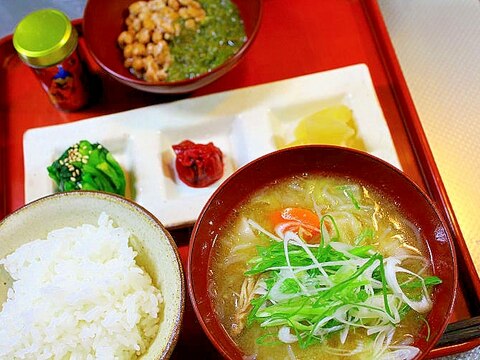 白菜と豚肉の味噌汁